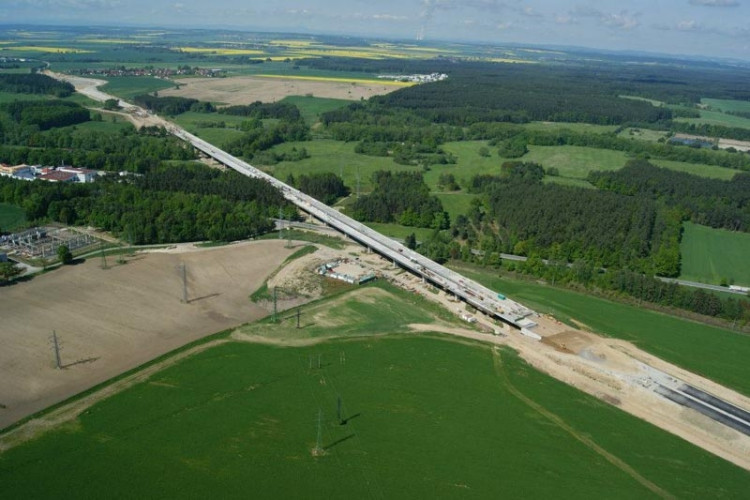 Práce na dálnici D3 mezi Táborem a Veselím nad Lužnicí