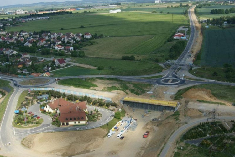 Práce na dálnici D3 mezi Táborem a Veselím nad Lužnicí