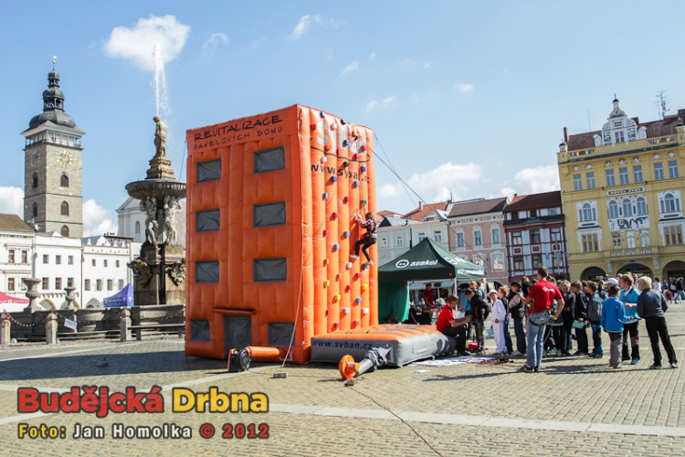 Na nafukovací stěnu byla největší fronta