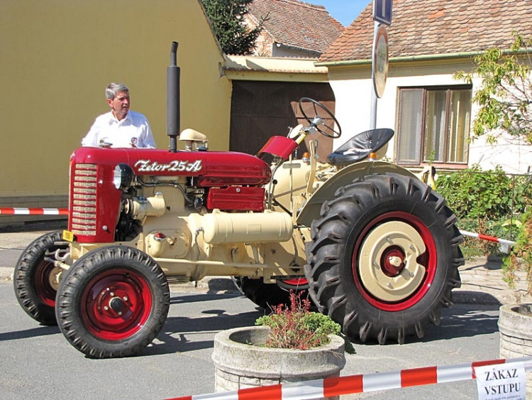 Expozice historických automobilů Zetor, rok výroby 1955