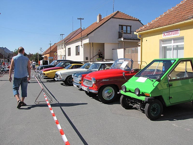 Řada veteránský aut