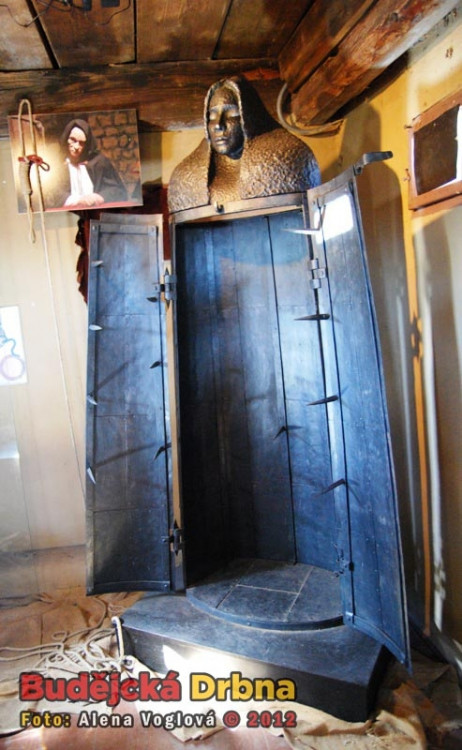 Už víte, proč se této věži říká Železná panna