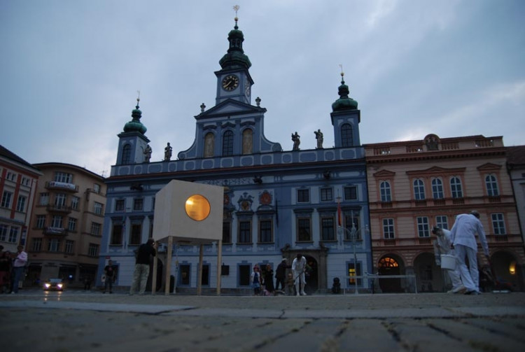 Minimální dům na náměstí Přemysla Otakara II. Foto Mjölk architekti