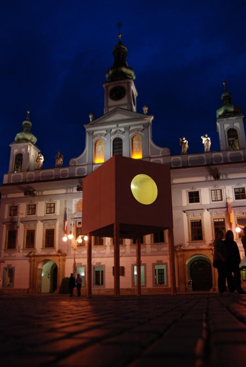 Minimální dům na náměstí Přemysla Otakara II. Foto Mjölk architekti