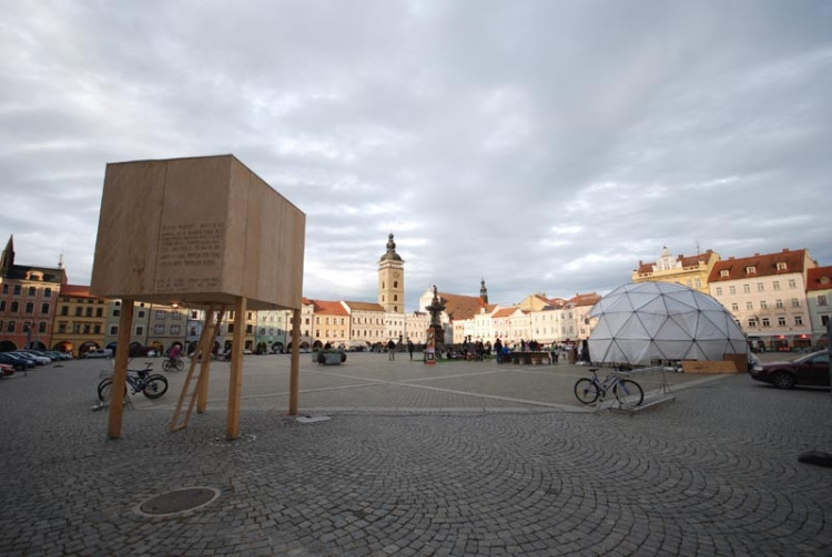 Minimální dům na náměstí Přemysla Otakara II. Foto Mjölk architekti