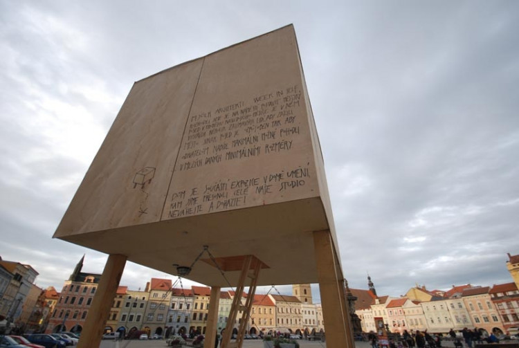 Minimální dům na náměstí Přemysla Otakara II. Foto Mjölk architekti