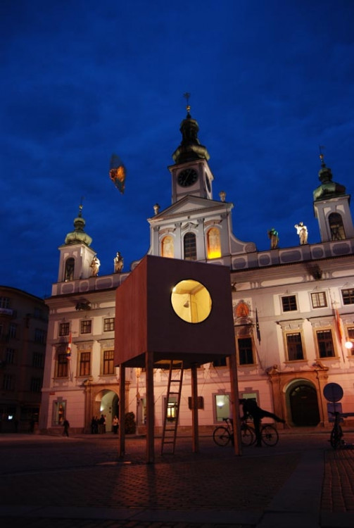 Minimální dům na náměstí Přemysla Otakara II. Foto Mjölk architekti