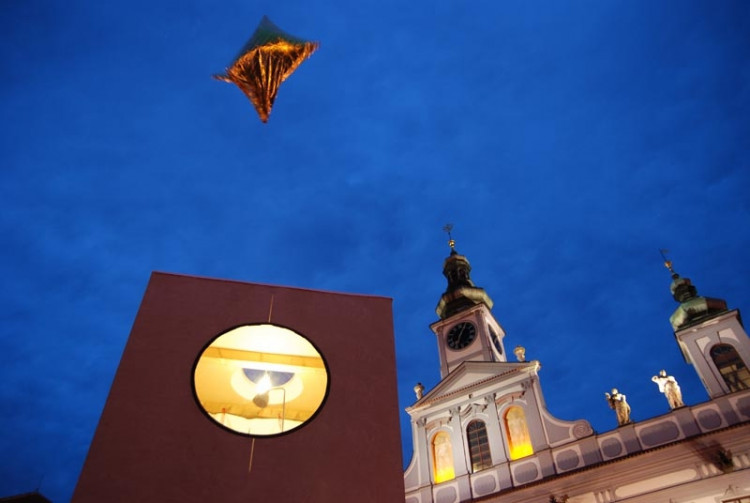 Minimální dům na náměstí Přemysla Otakara II. Foto Mjölk architekti