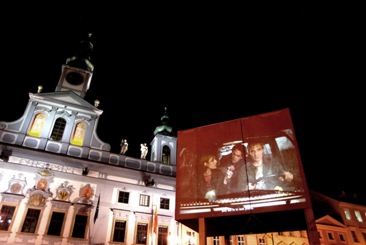 Minimální dům na náměstí Přemysla Otakara II. Foto Mjölk architekti