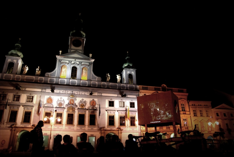 Minimální dům na náměstí Přemysla Otakara II. Foto Mjölk architekti