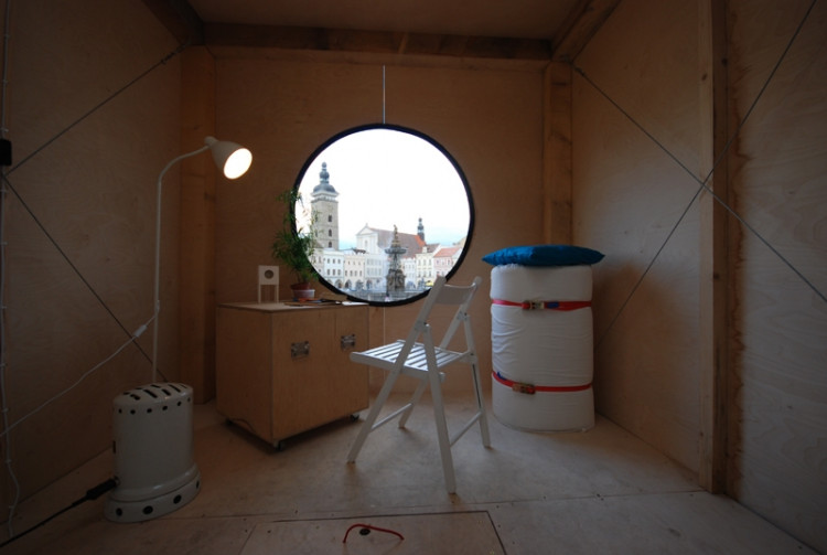 Minimální dům na náměstí Přemysla Otakara II. Foto Mjölk architekti