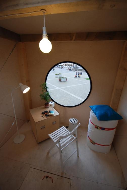 Minimální dům na náměstí Přemysla Otakara II. Foto Mjölk architekti