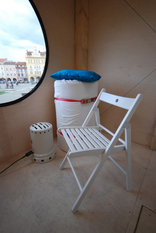 Minimální dům na náměstí Přemysla Otakara II. Foto Mjölk architekti