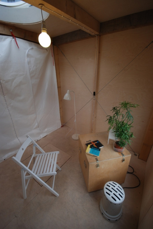 Minimální dům na náměstí Přemysla Otakara II. Foto Mjölk architekti