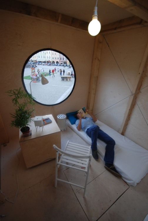 Minimální dům na náměstí Přemysla Otakara II. Foto Mjölk architekti