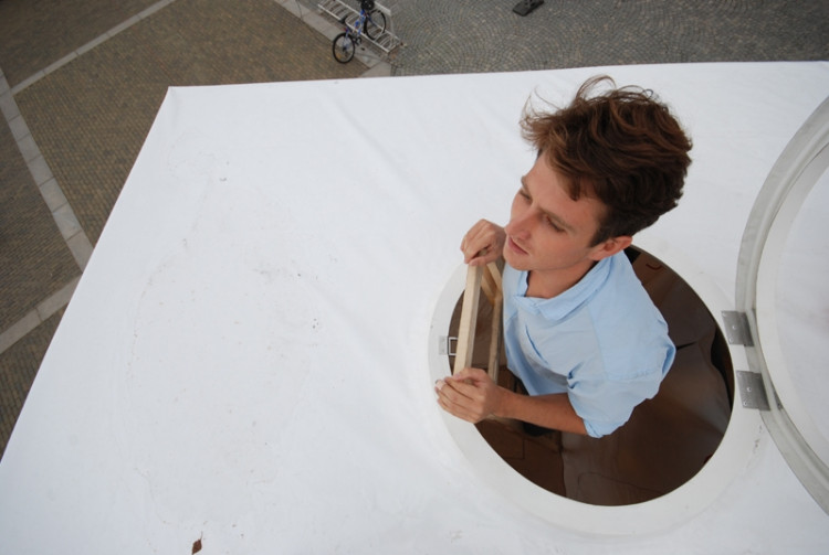 Minimální dům na náměstí Přemysla Otakara II. Foto Mjölk architekti