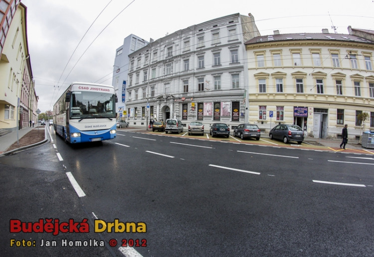 Novou silnici už využívají i autobusy