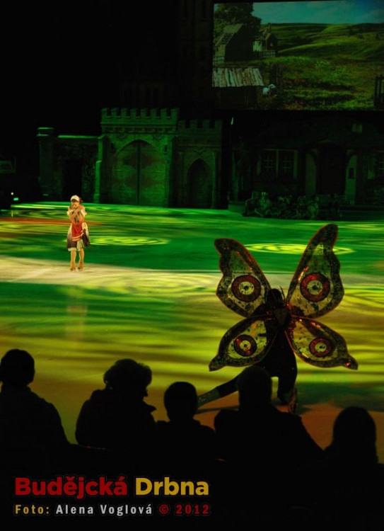 Nešťastná Popelka, která nemůže jít na ples