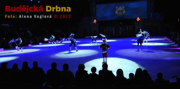 Trubadůři ohlašují, že se na zámku bude konat ples