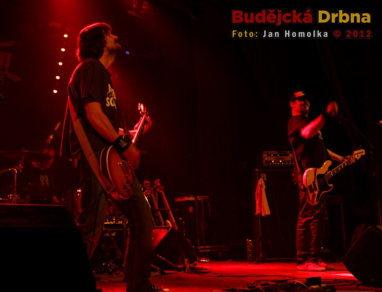 Metalové kapely zahrály v KD Slavie