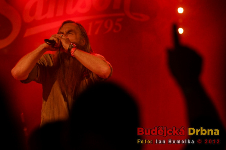 Metalové kapely zahrály v KD Slavie