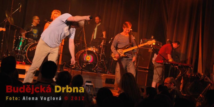 I v téhle době jsme všichni šťastní, řvalo publikum