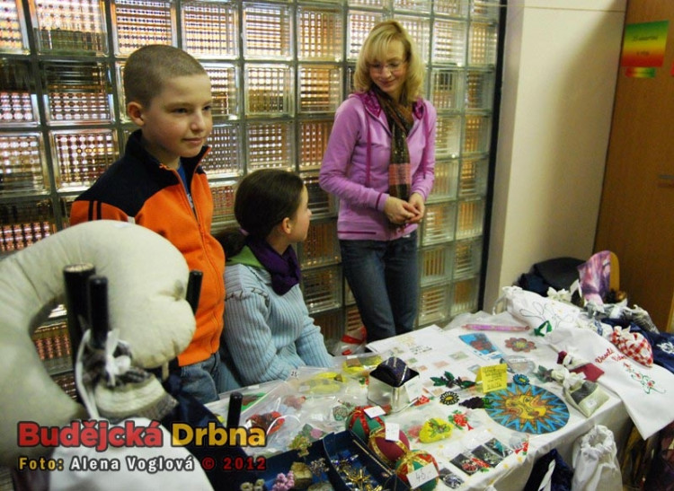 Děti si samy prodávaly své výrobky