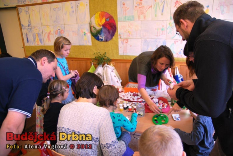 Rodiče asistovali svým dětem při práci