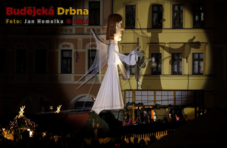 Přílet anděla na budějckém náměstí