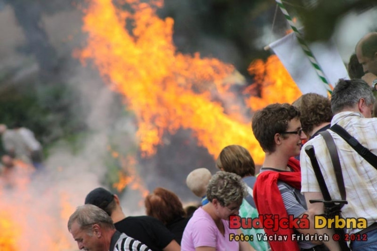 Bitva o Slamburk. Lukostřelci zapálili ohnivými šípy slaměné Sokolí hnízdo