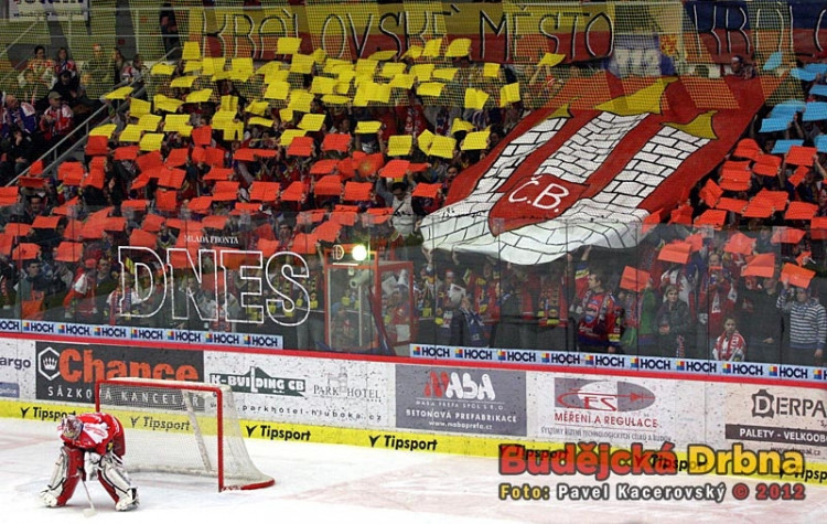 Hokejové playoff. Kotel Mountfieldu za Jakubem Kovářem