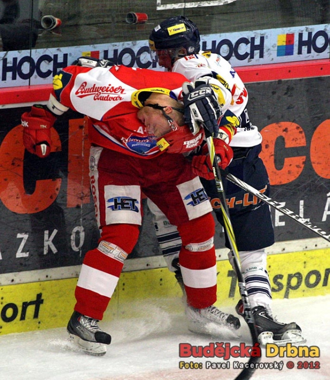 Michael Kolarz bojuje u mantinelu o puk