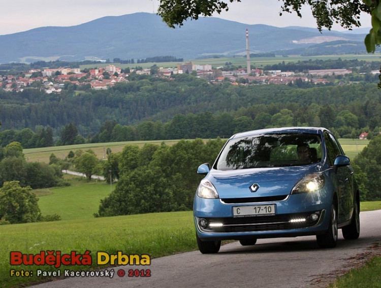 Pepa Koupal a Budějcká Drbna testují ve Svatém Janu Renault Grand Scénic Collection 2012