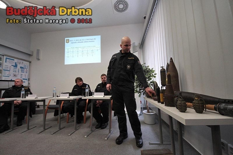 Policejní pyrotechnici v pondělí představili náplň své činnosti