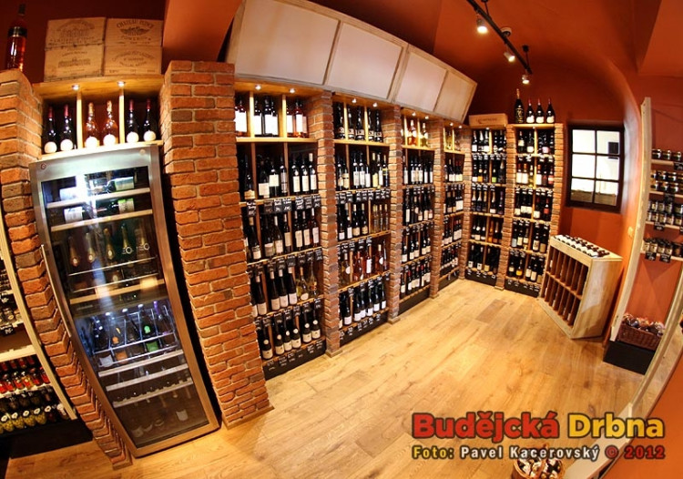 Vinotéka v obchodě lahůdek Olivier