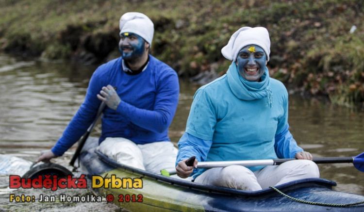 Šmoulové před vjezdem pod Senovážné náměstí