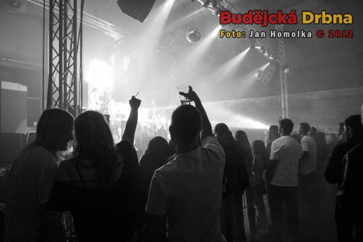 Vánoční Kiss párty live v Budějcích