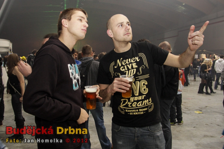 Vánoční Kiss párty live v Budějcích