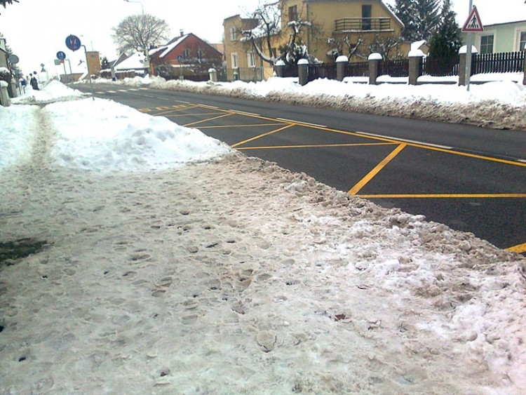Zastávka MHD na Zavadilce (25.1.2013). Foto Vladimír Zdvihal