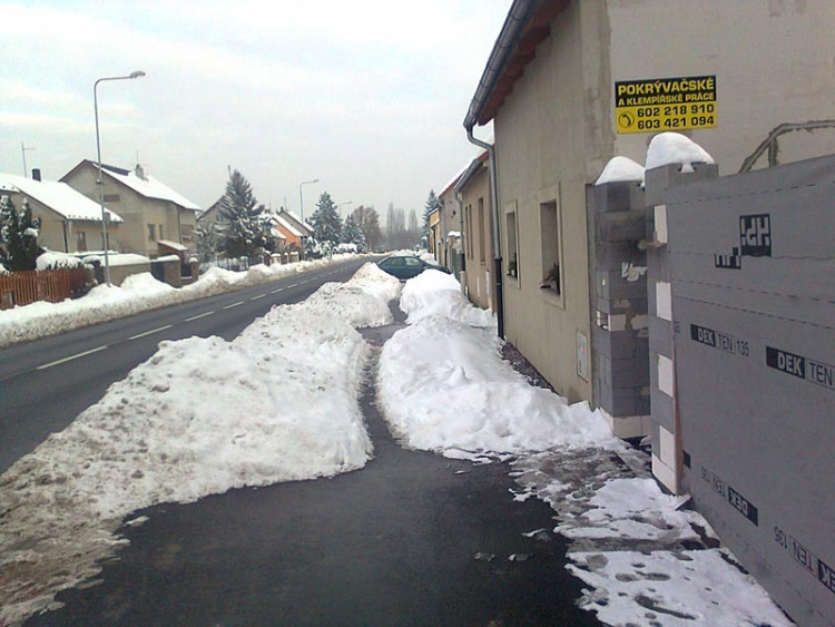 Zastávka MHD na Zavadilce (25.1.2013). Foto Vladimír Zdvihal