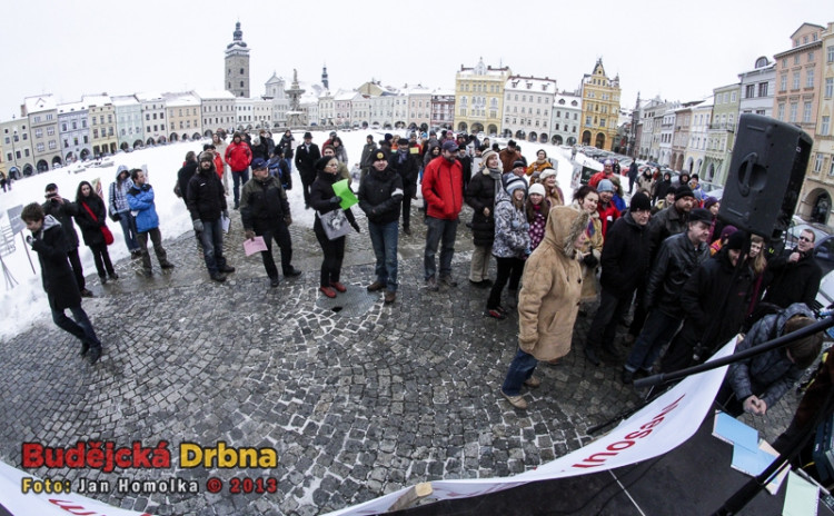 Poprvé od 17. listopadu loňského roku se odpůrci krajské koalice vrátili na náměstí Přemysla Otakara II.