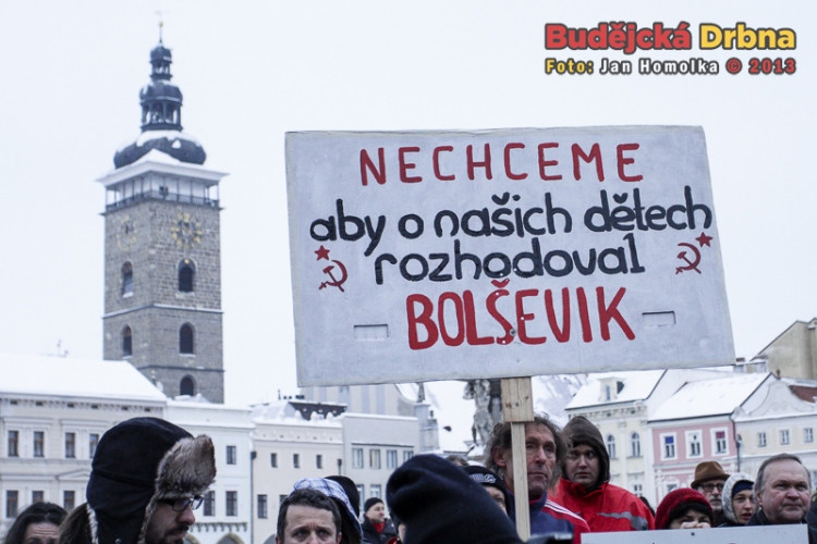 Poprvé od 17. listopadu loňského roku se odpůrci krajské koalice vrátili na náměstí Přemysla Otakara II.