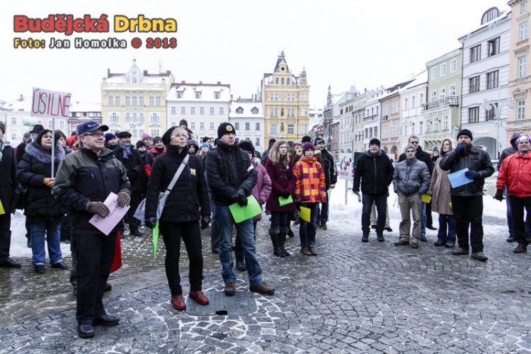 Poprvé od 17. listopadu loňského roku se odpůrci krajské koalice vrátili na náměstí Přemysla Otakara II.