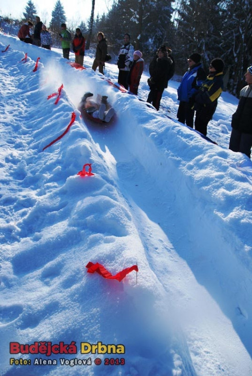 Sníh měli závodníci všude