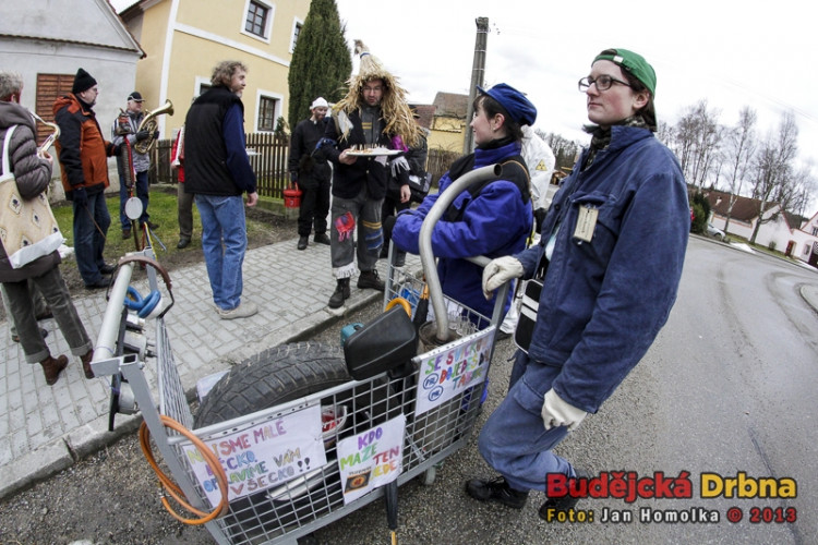 Masky doprovázející koledníky