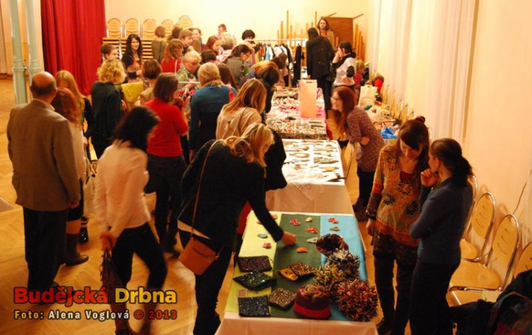 O přestávce se nakupovalo