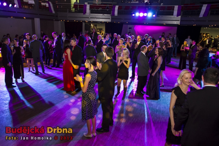 Volejbalový ples Jihostroje v ArtIGY