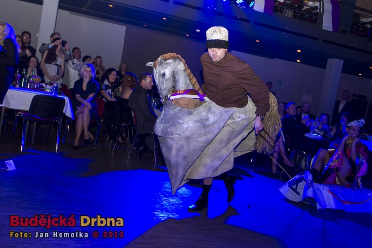 Volejbalový ples Jihostroje v ArtIGY