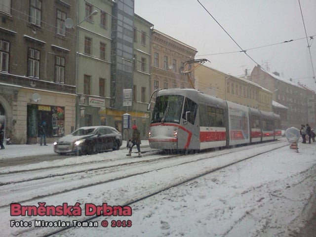 Sníh způsobil kolaps brněnské dopravy