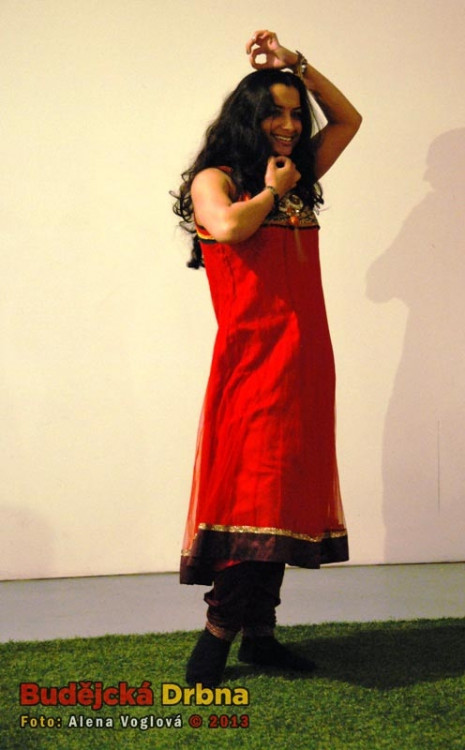 Krásná Indka předváděla Bollywood